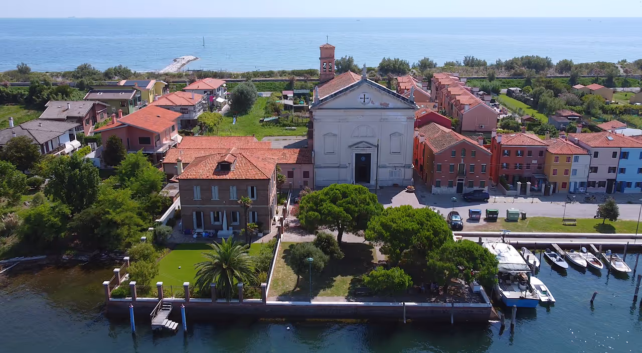 Pellestrina island trail cycling in Venice