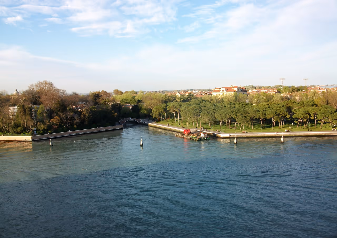 Remembrance park free activity in Venice