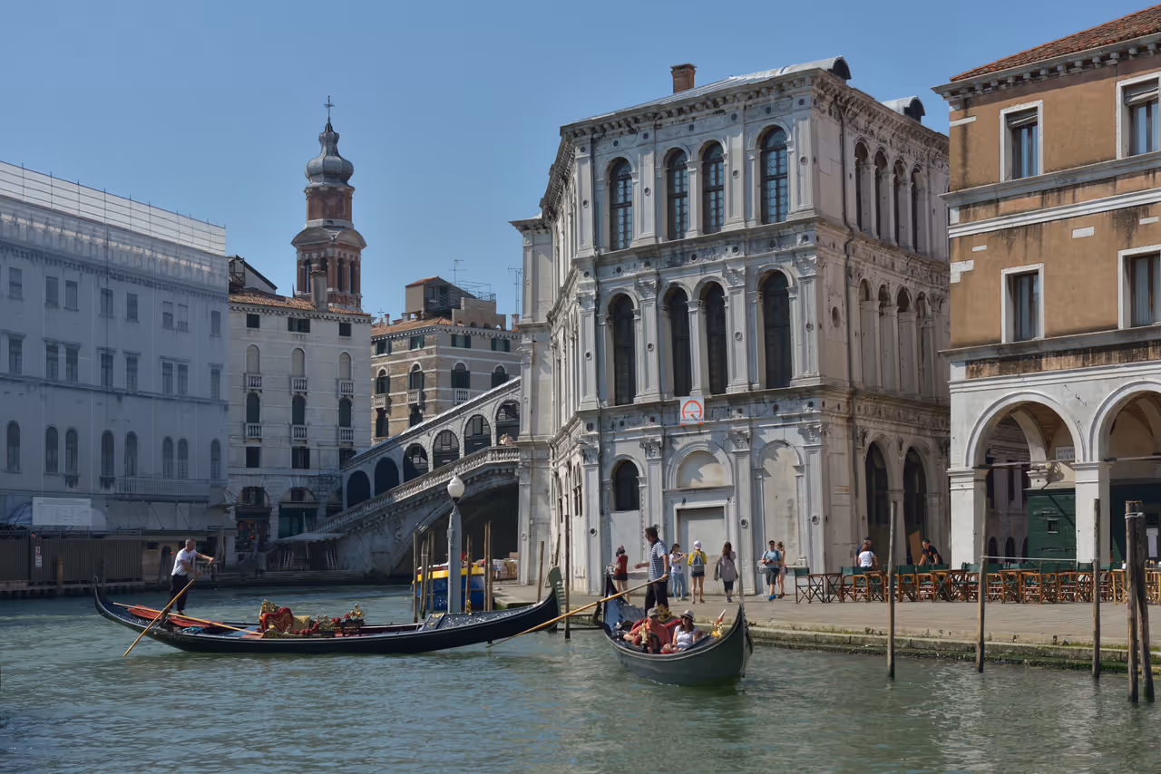 Cicchetti and ombra crawl in Venice