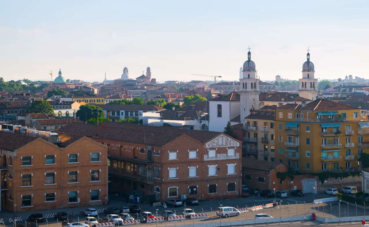 Wander the piazze of dorsoduro in Venice