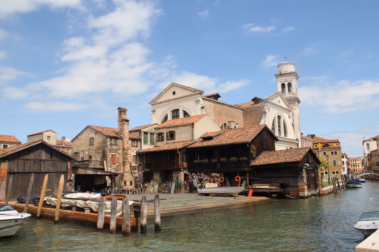 Wander the piazze of dorsoduro in Venice