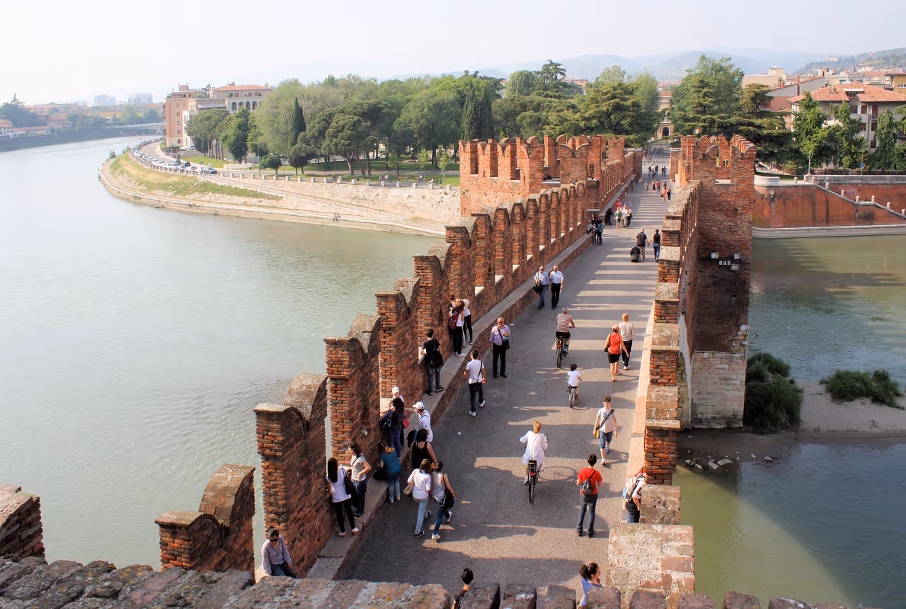Visit the castelvecchio courtyards free activity in Verona