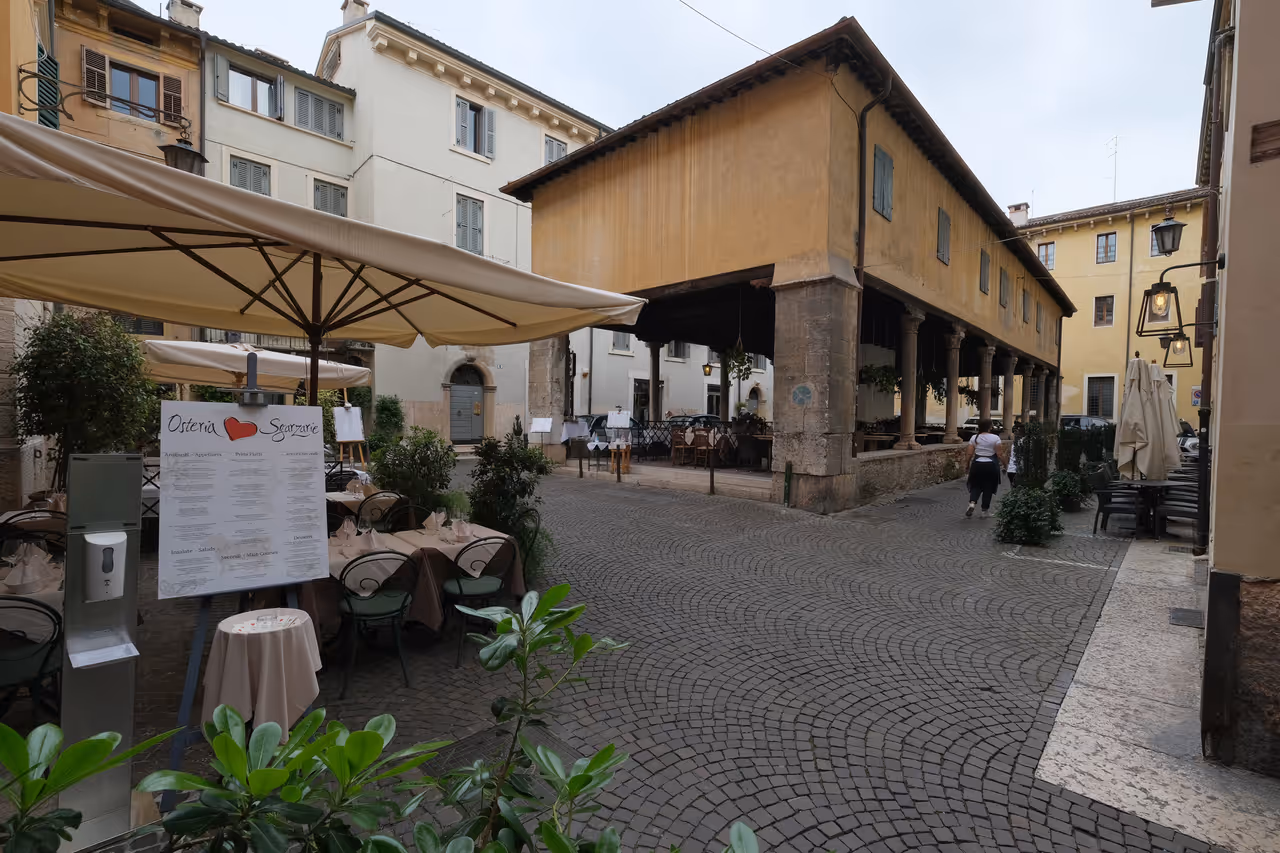 Sgarzerie court in Verona