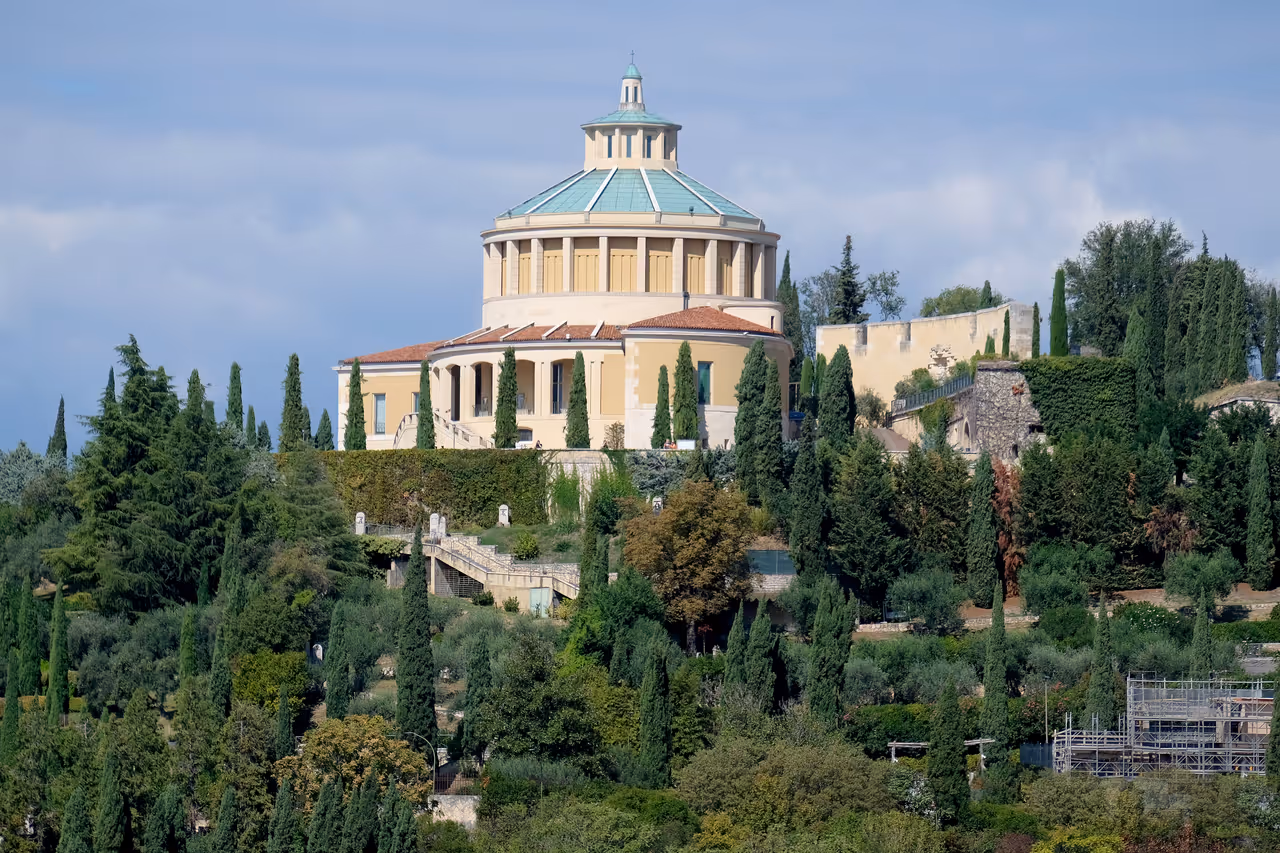 Explore VIEWPOINTS in Verona