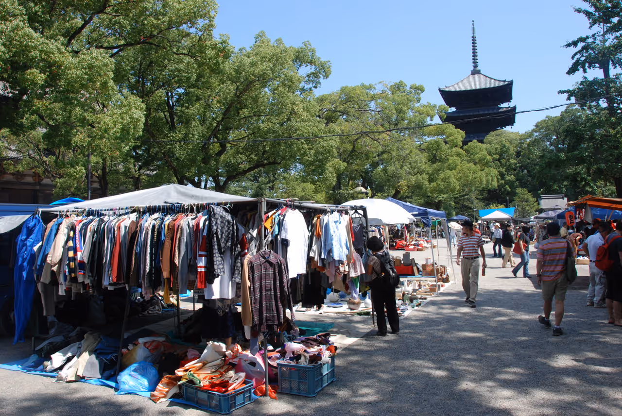To-ji temple flea market market in Kyoto