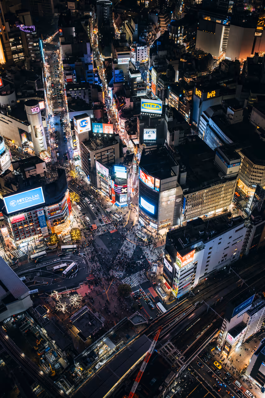 Shibuya scramble crossing from bird's eye view
