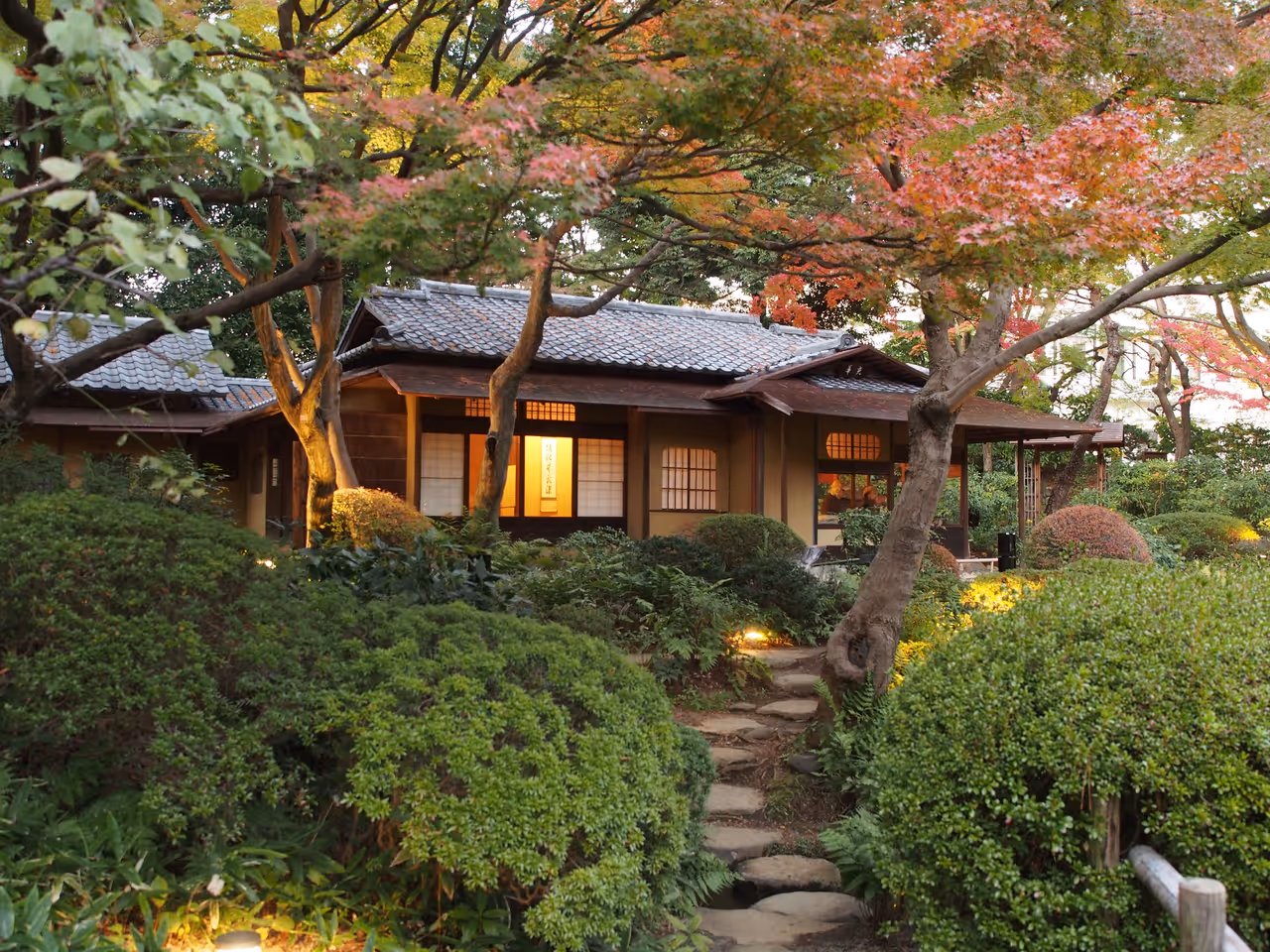 Kōka teahouse in a garden