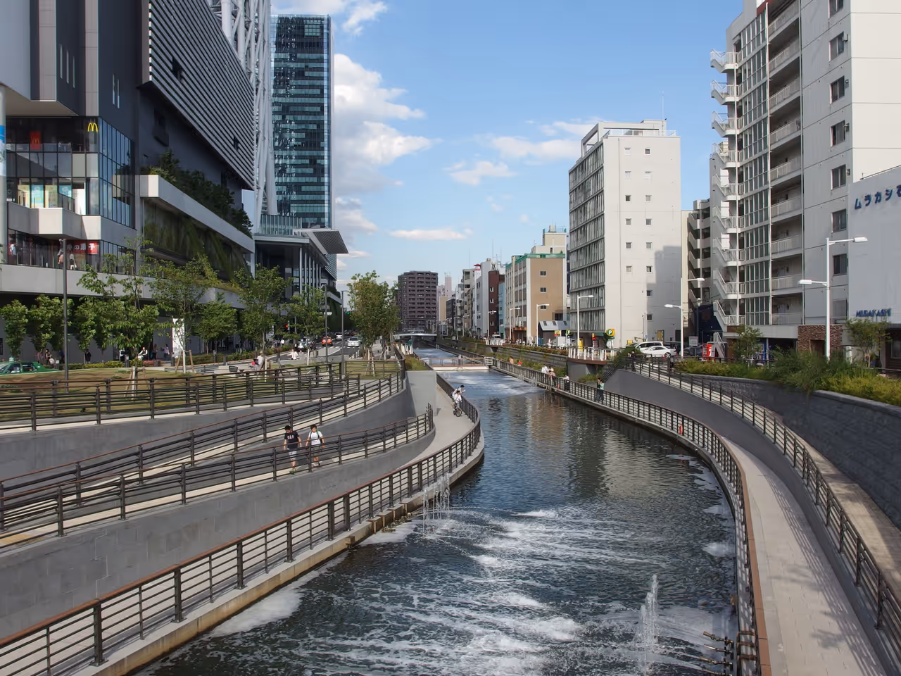 Tokyo Skytree behind a river in Tokyo
