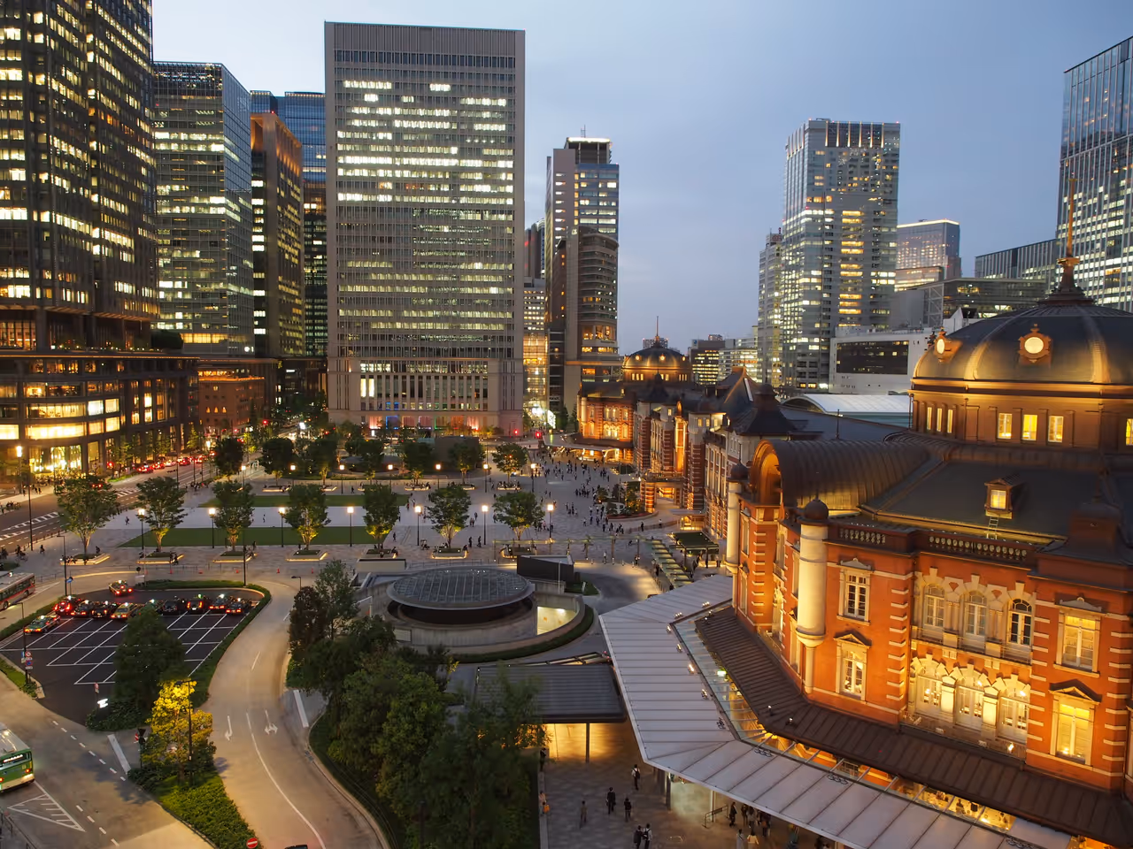 Tokyo Station Marunouchi Building and surround buildings