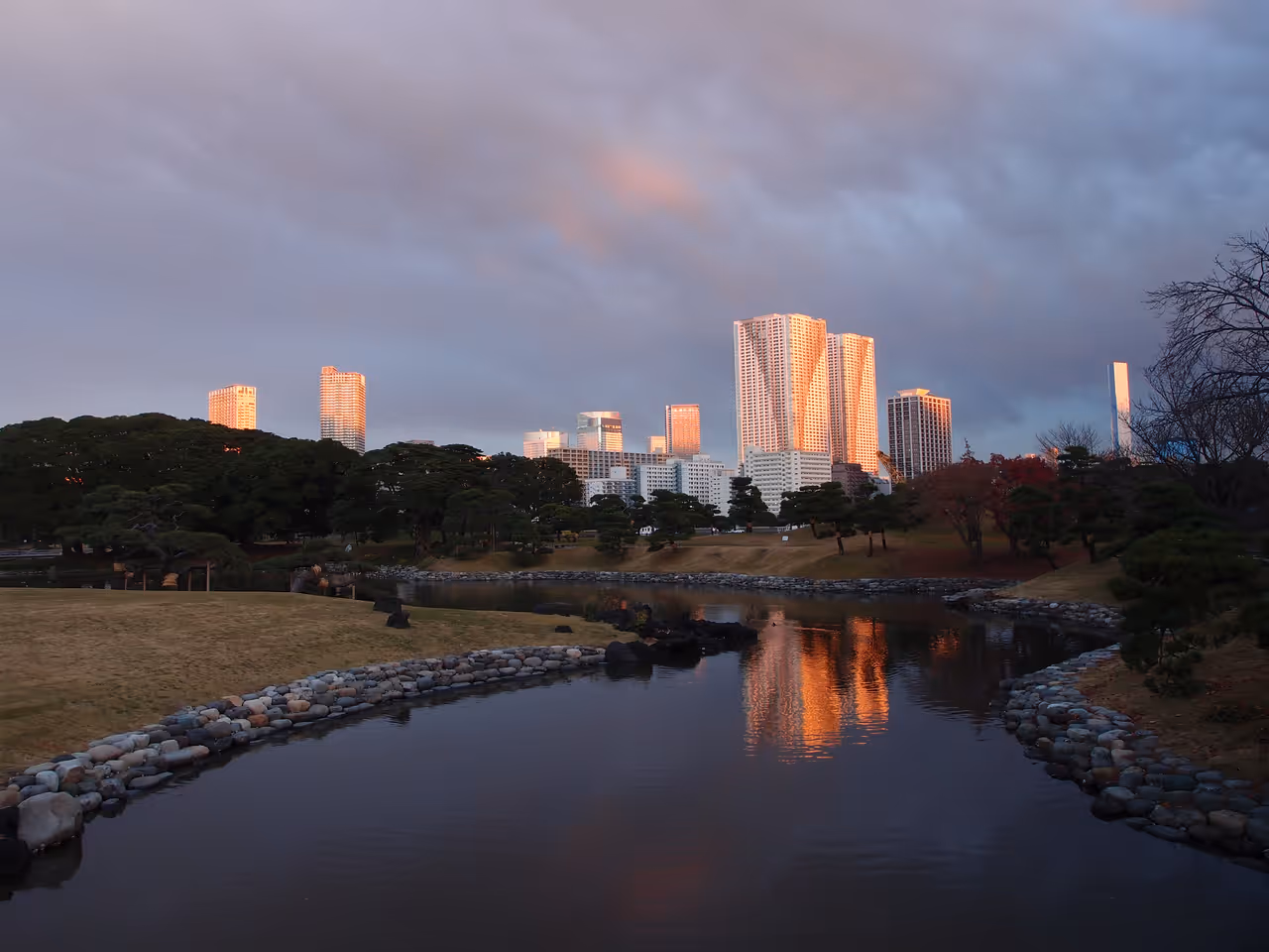 Hama-rikyu gardens in Tokyo