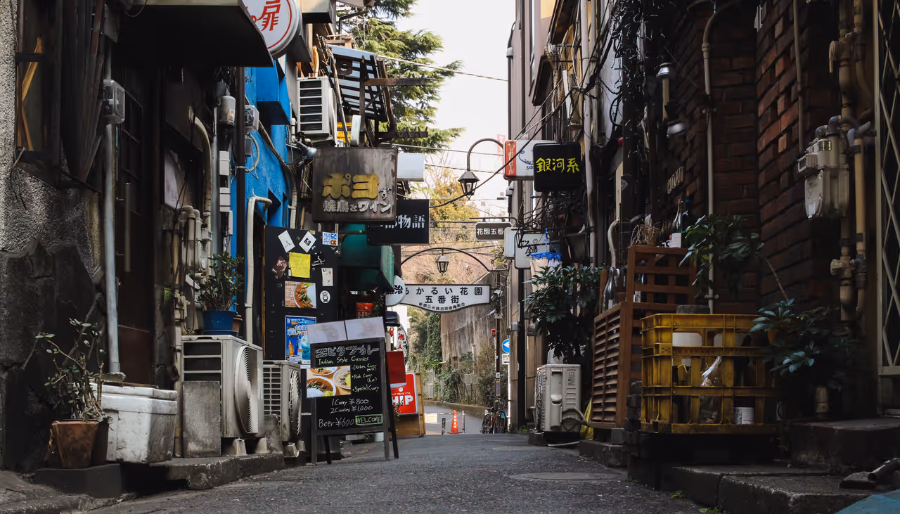 Shinjuku golden gai alleys in Tokyo