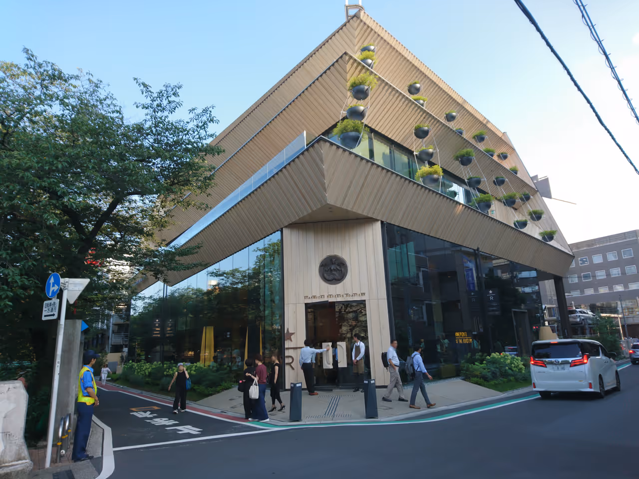 Meguro river walk stroll in Tokyo