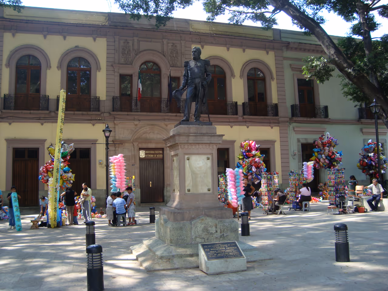 People-watch at alameda de león free activity in Oaxaca city