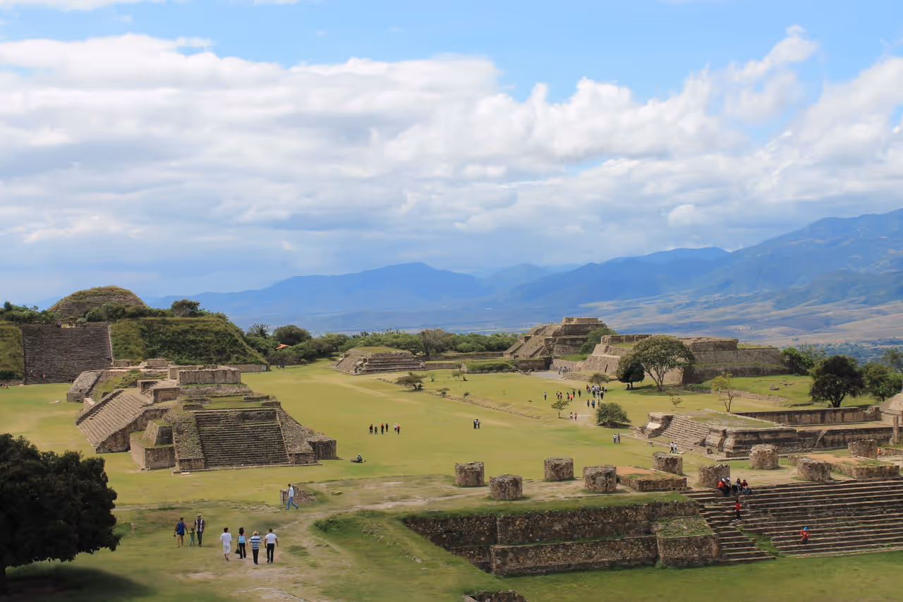 Monte albán in Oaxaca city