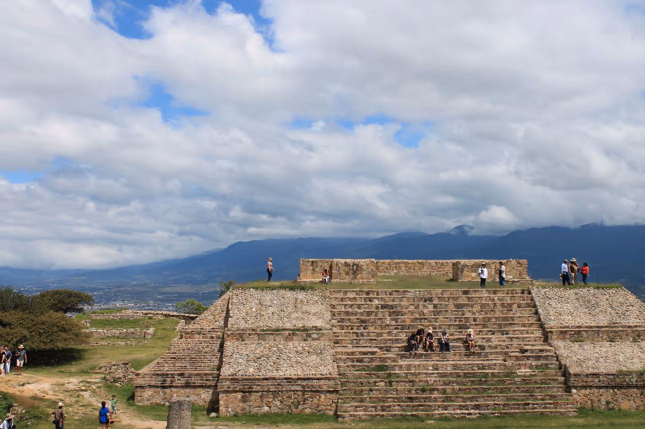 Monte albán in Oaxaca city