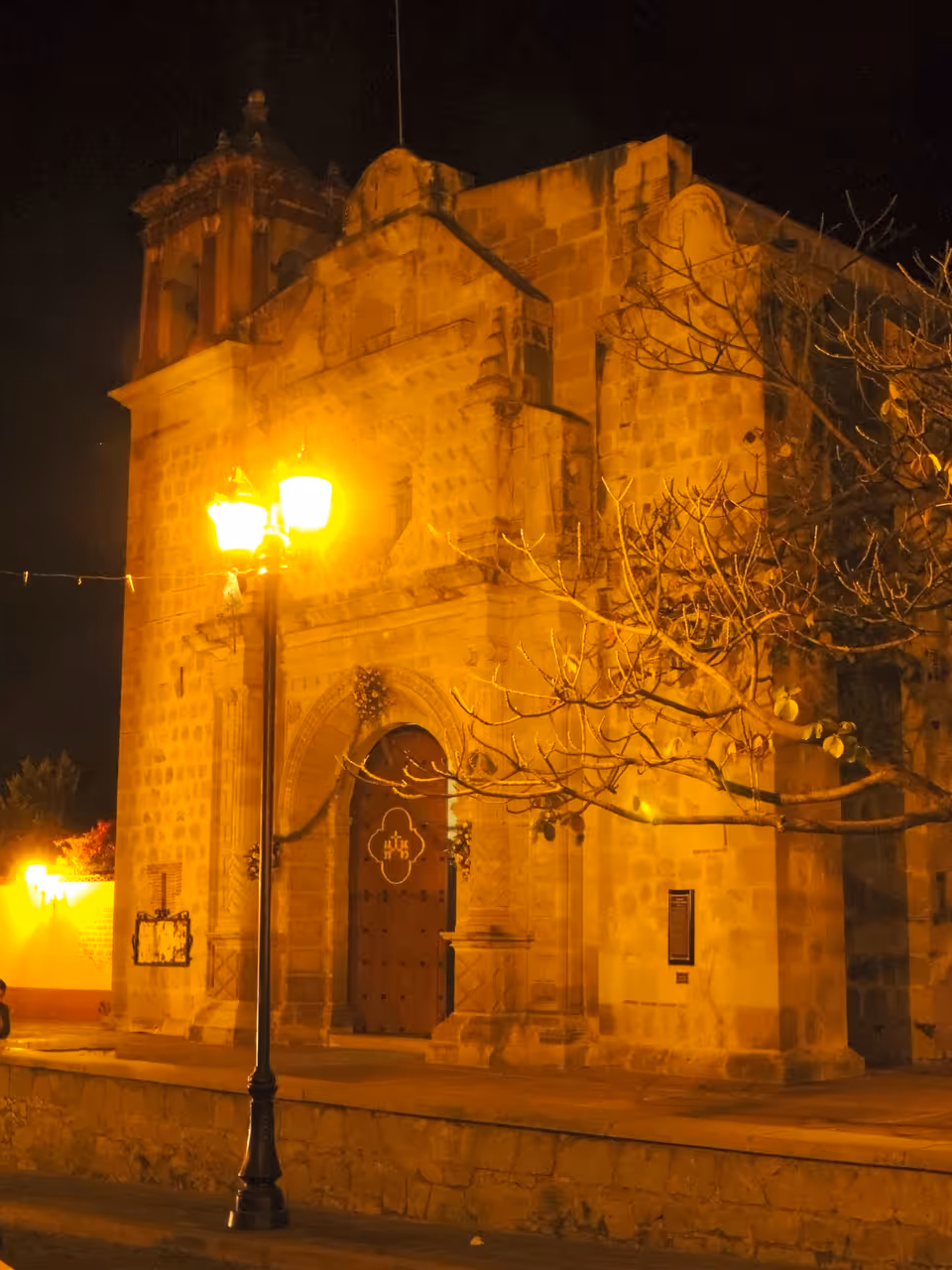 Jalatlaco cobblestone wander stroll in Oaxaca city