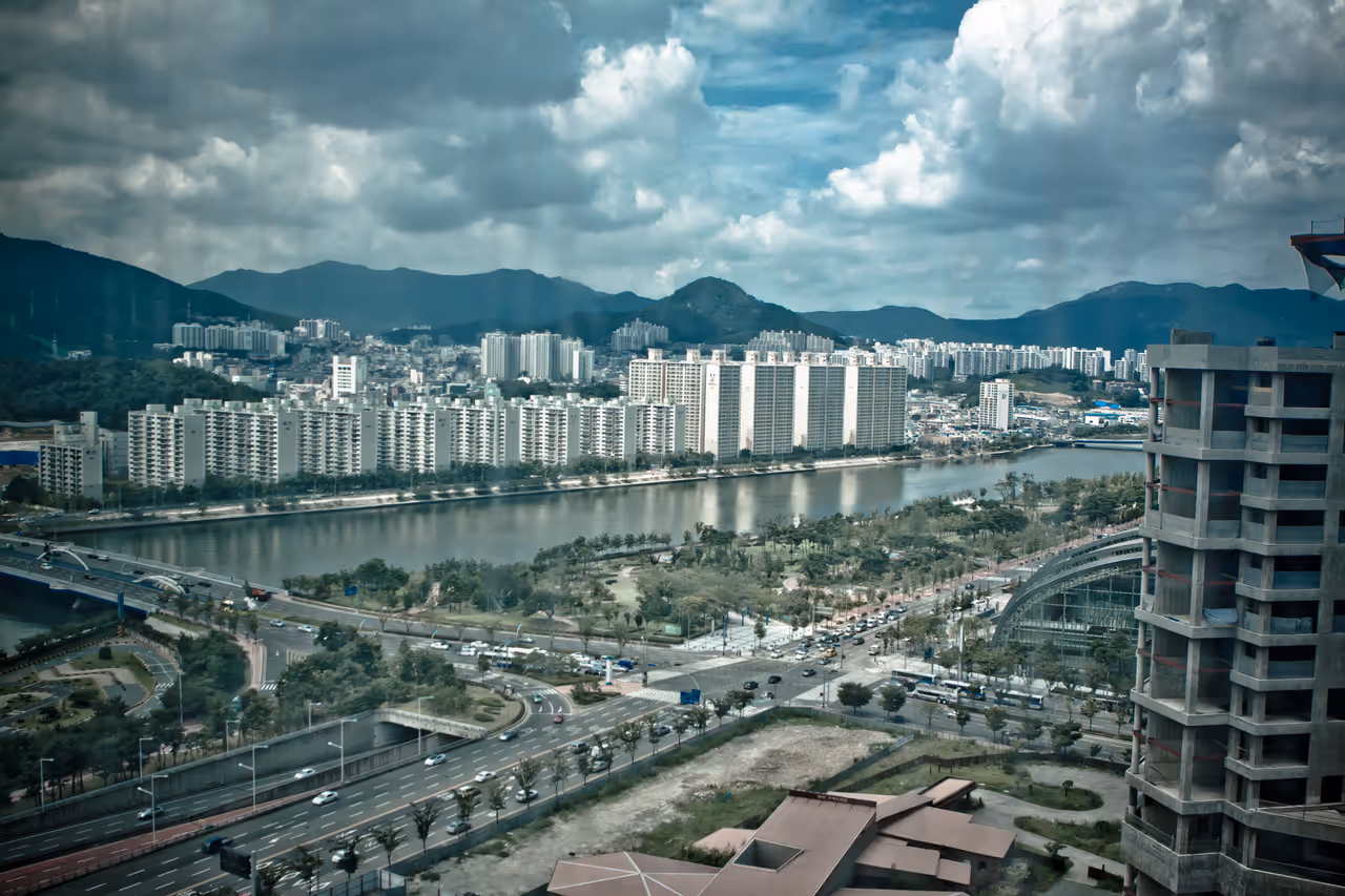 Urban stream path cycling in Busan