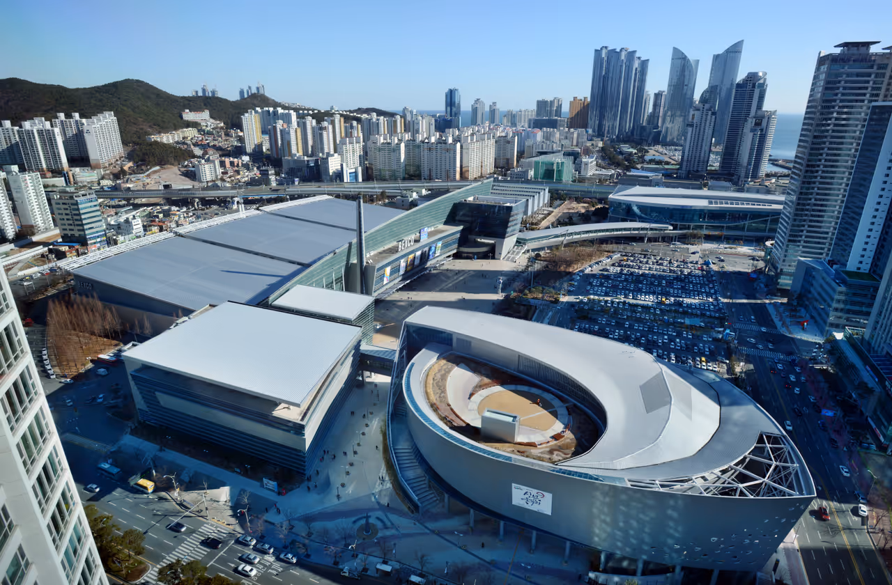 Modern architecture and cinema tour in Busan