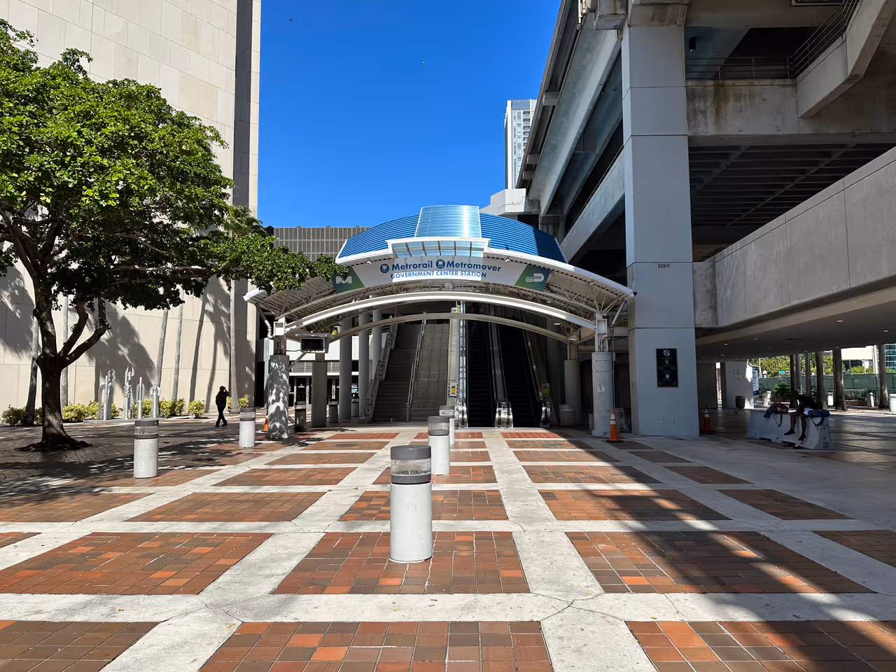 Riding the metromover free activity, Miami