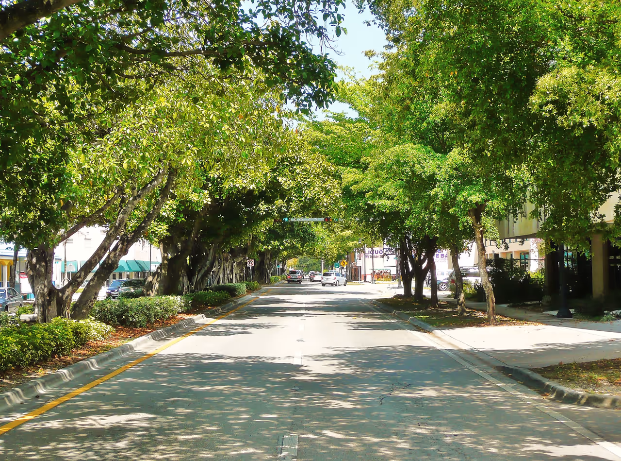 Coral gables historic walk stroll, Miami