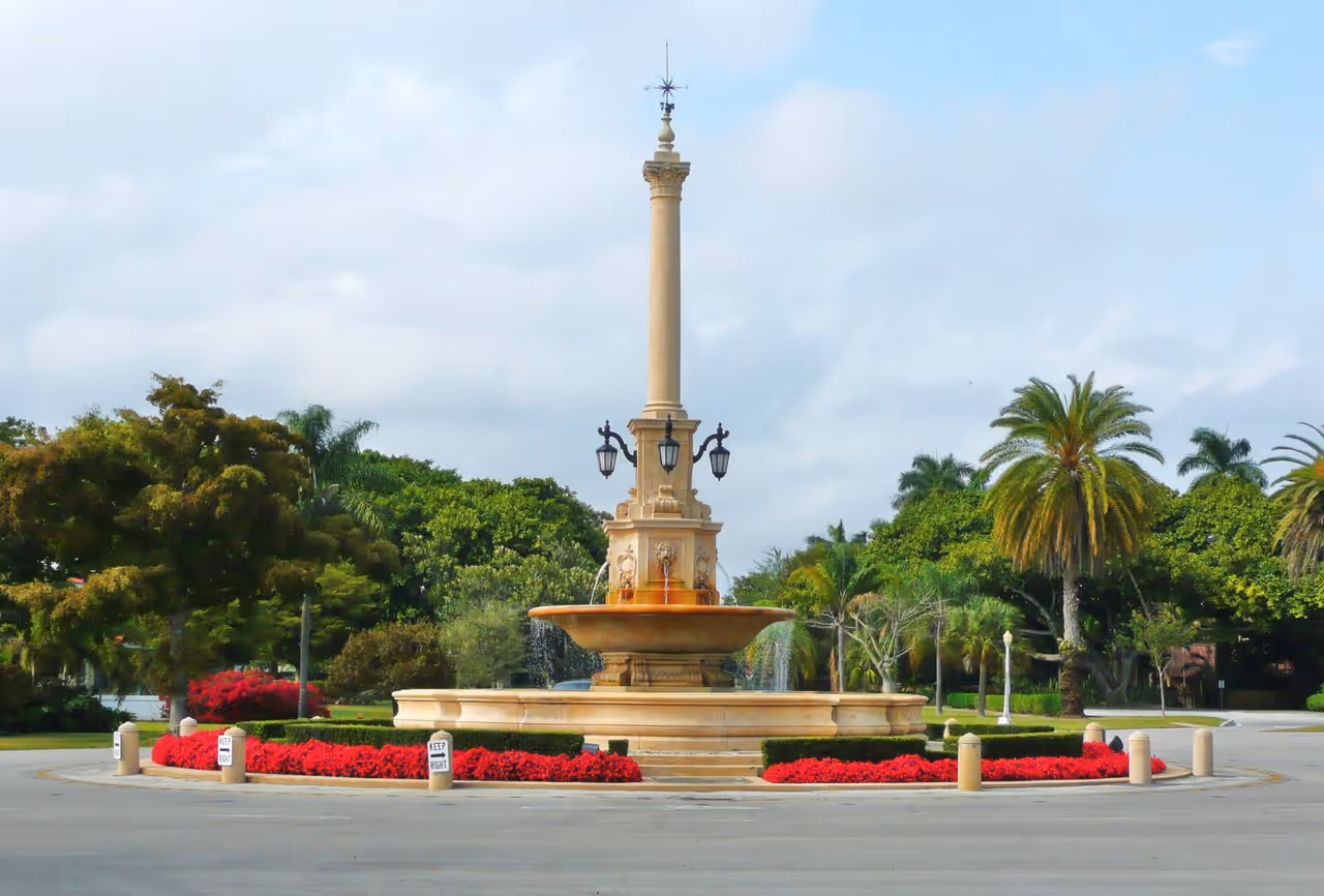 Coral gables historic walk stroll, Miami