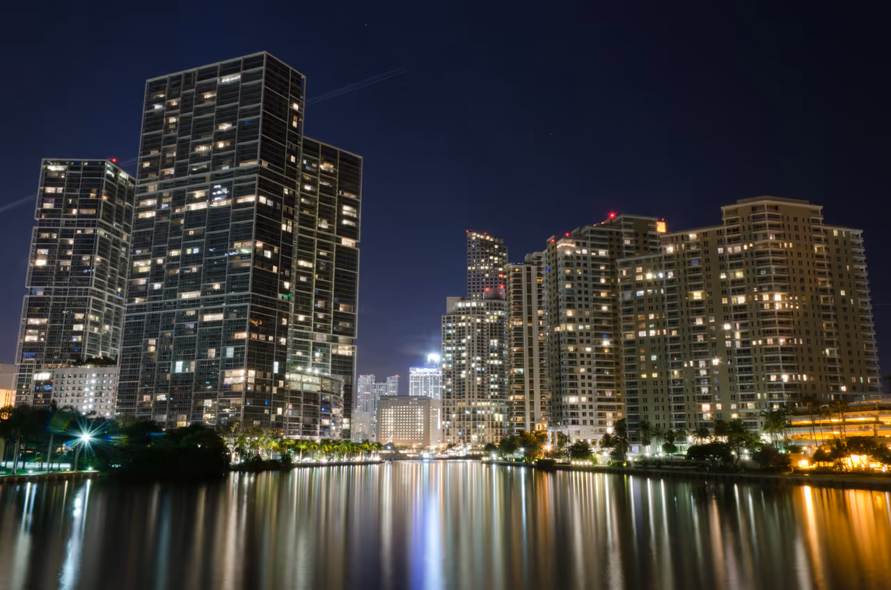 Explore WALKING ROUTES in Miami