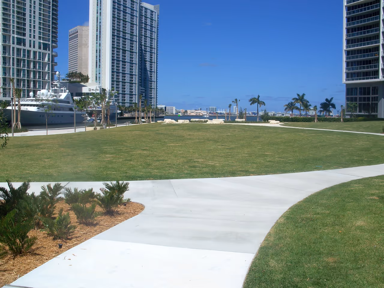 Riverwalk to brickell key stroll, Miami
