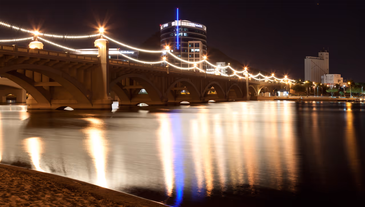 Tempe town lake loop cycling in Phoenix