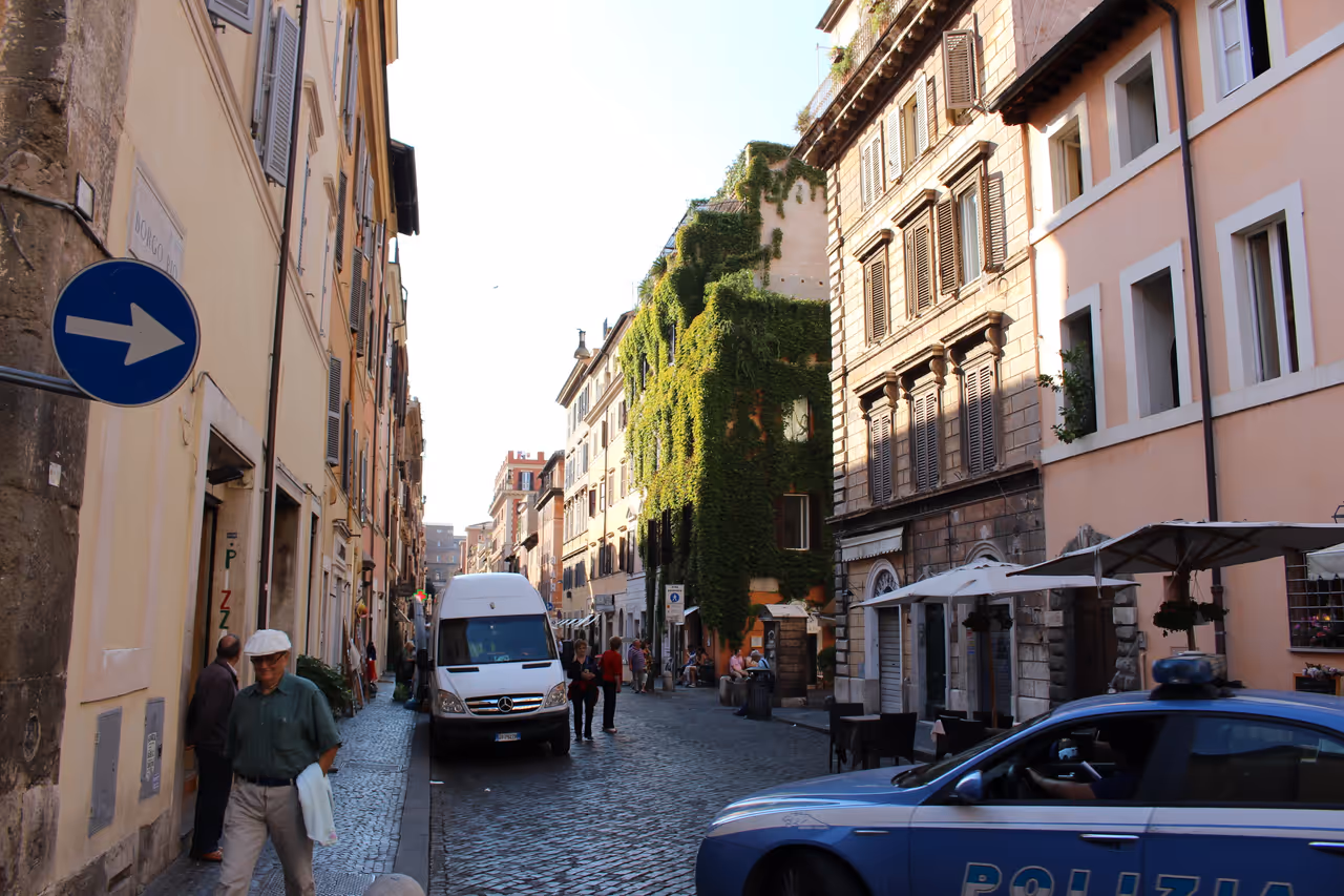 Borgo evening pubs nightlife spot in Vatican city