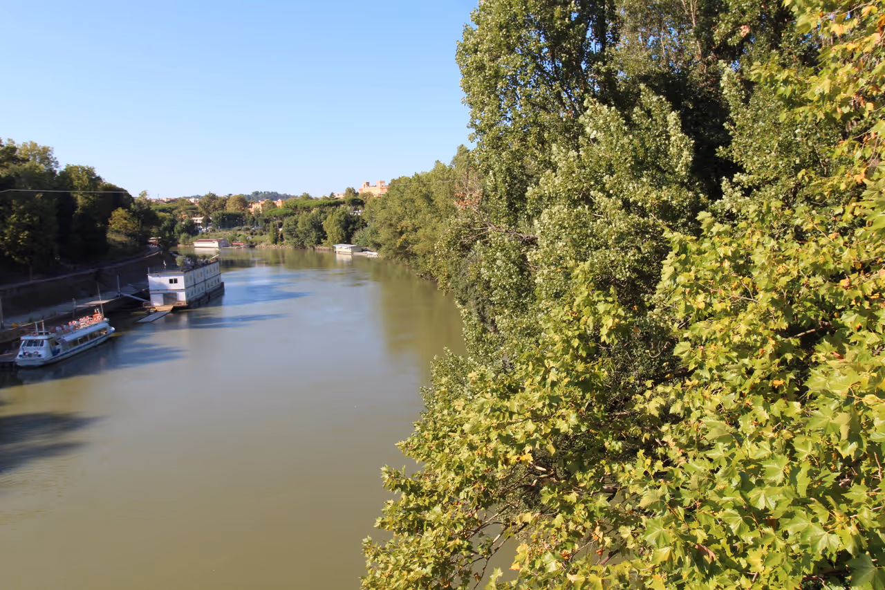Tiber riverbanks (summer) nightlife spot in Vatican city